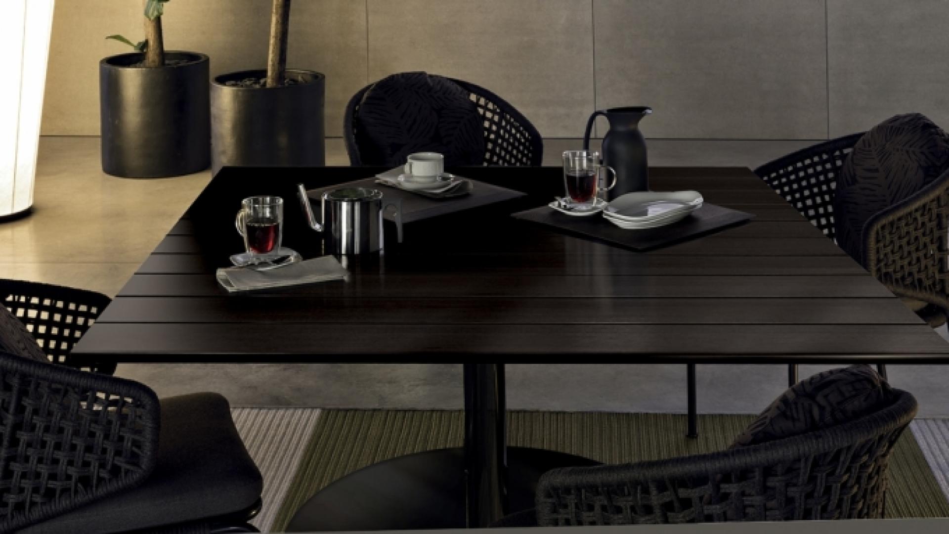 Bellagio dining table -